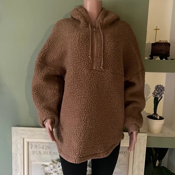 Pink Victoria Secret Varsity Sherpa half
Zipper Pullover - Picture 2 of 5